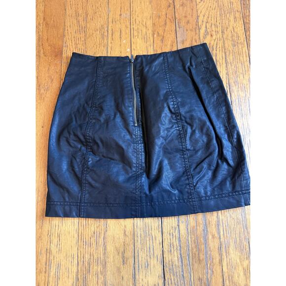 Free people Skirt Womens 0 Black Faux Leather Mini Zip Back Urban Outfitters - Picture 5 of 5